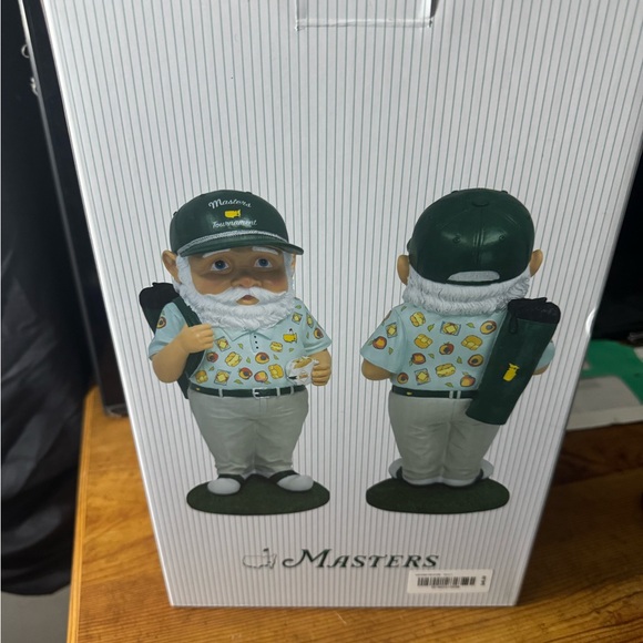 Masters Golf Gnome with Green Hat and Bag - Picture 1 of 6
